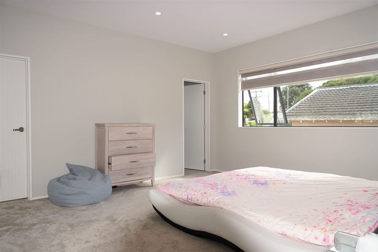 Photo of property in 83a Lake Road, Northcote, Auckland, 0627