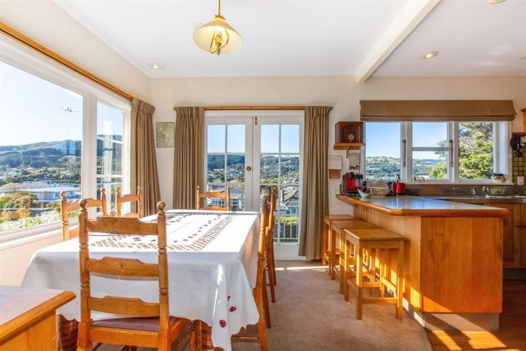 Photo of property in 323 Main Road, Tawa, Wellington, 5028