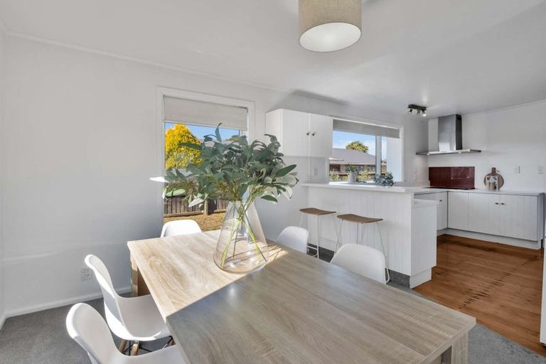 Photo of property in 12 Delaware Crescent, Russley, Christchurch, 8042