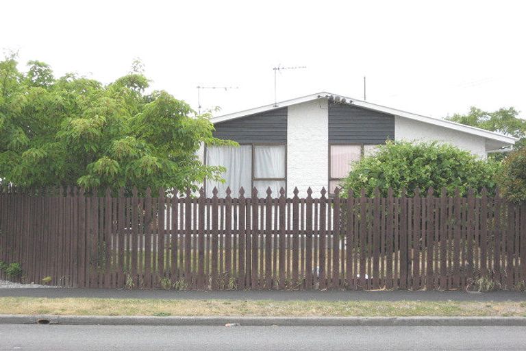 Photo of property in 2/41 Inwoods Road, Parklands, Christchurch, 8083