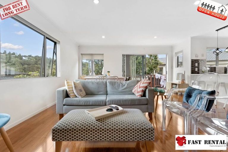 Photo of property in 112 Tamahere Drive, Glenfield, Auckland, 0629