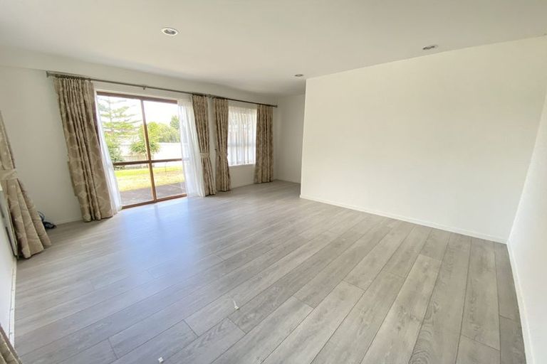 Photo of property in 36 Murvale Drive, Bucklands Beach, Auckland, 2014