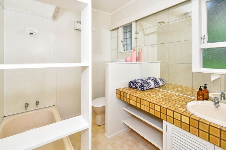 Photo of property in 2c Trosk Place, Waiuku, 2123