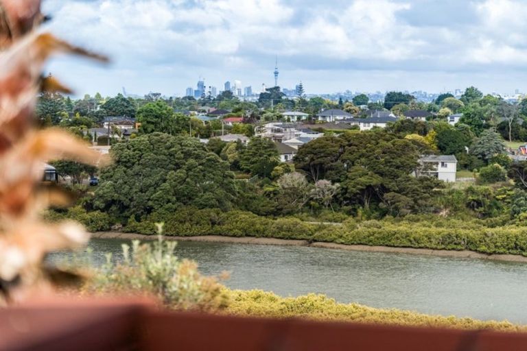 Photo of property in 141 Colwill Road, Massey, Auckland, 0614