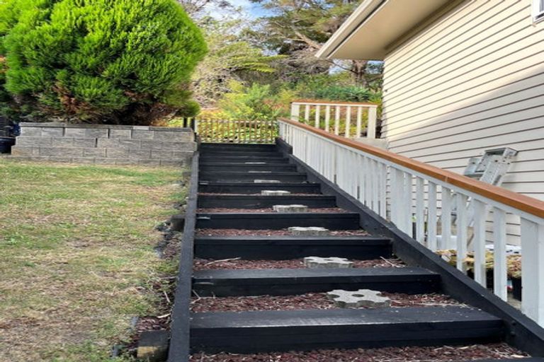 Photo of property in 8 Glenreagh Place, Torbay, Auckland, 0630