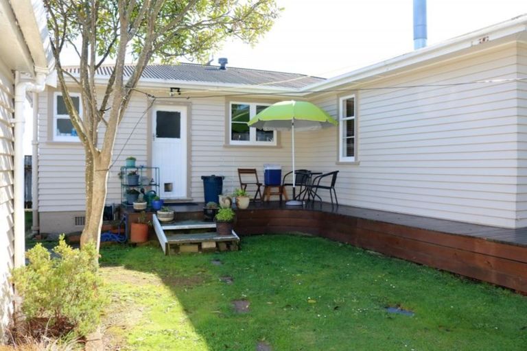 Photo of property in 90 Tiro Tiro Road, Levin, 5510