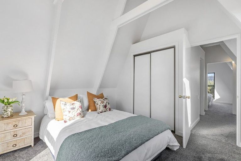 Photo of property in 117 Gloaming Hill, Titahi Bay, Porirua, 5022