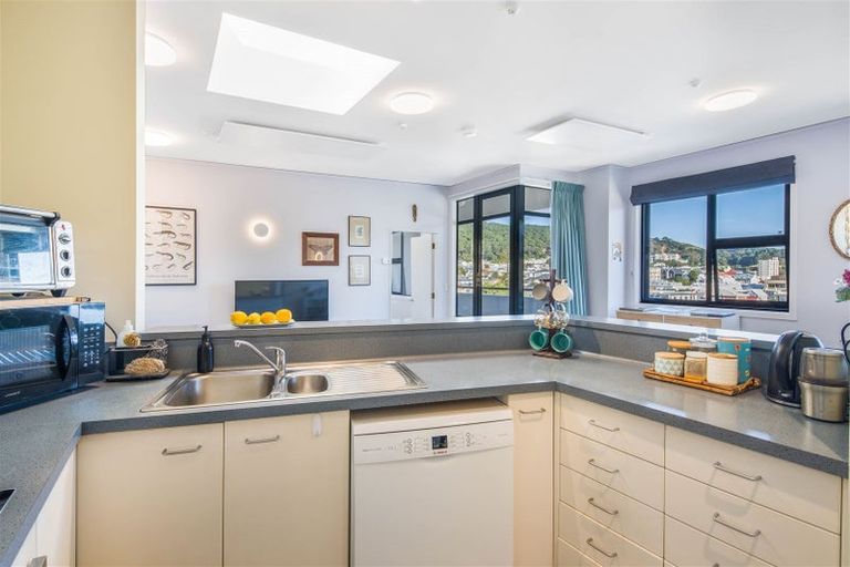 Photo of property in 17 Kent Terrace - Kent Apartments, 7b/16 Kent Terrace, Mount Victoria, Wellington, 6011
