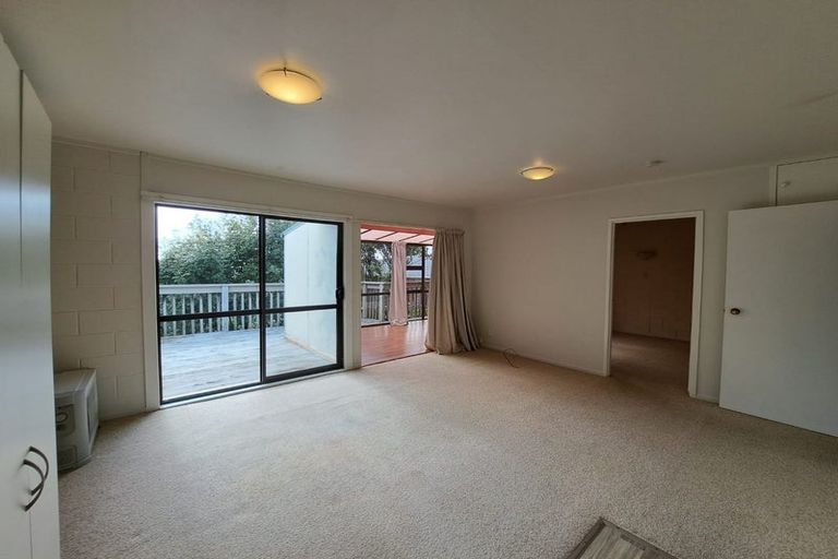 Photo of property in 85c Stottholm Road, Titirangi, Auckland, 0604