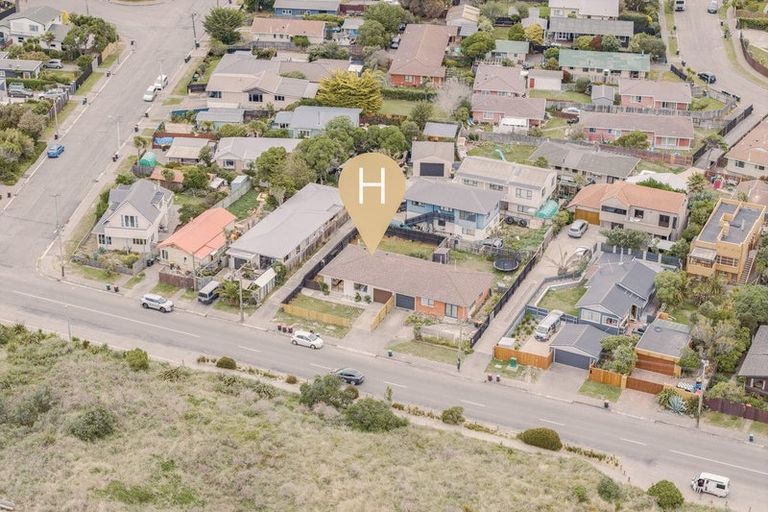 Photo of property in 2/22 Marine Parade, North New Brighton, Christchurch, 8083
