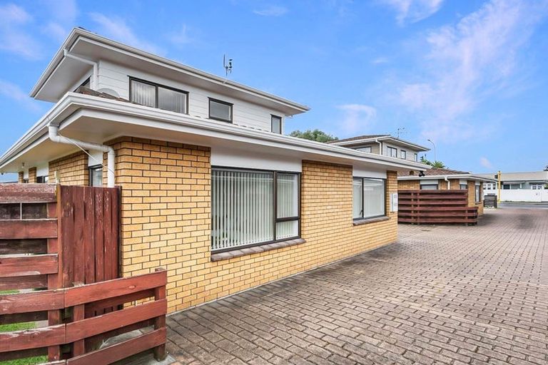 Photo of property in 2/126 Carruth Road, Papatoetoe, Auckland, 2025