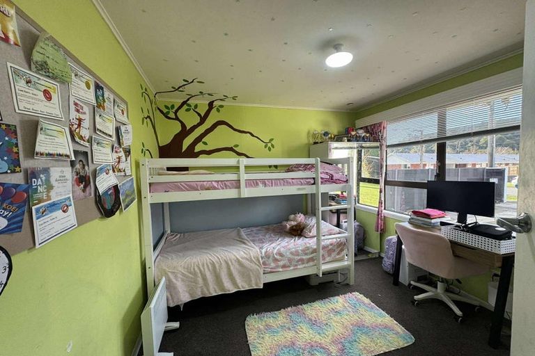 Photo of property in 312 Stokes Valley Road, Stokes Valley, Lower Hutt, 5019