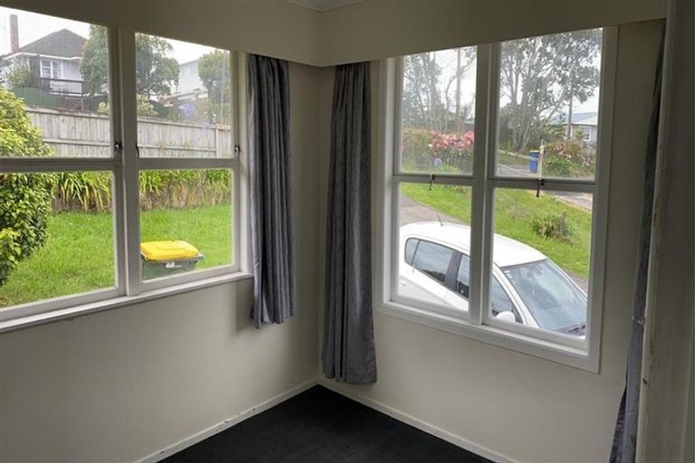 Photo of property in 194 Don Buck Road, Massey, Auckland, 0614