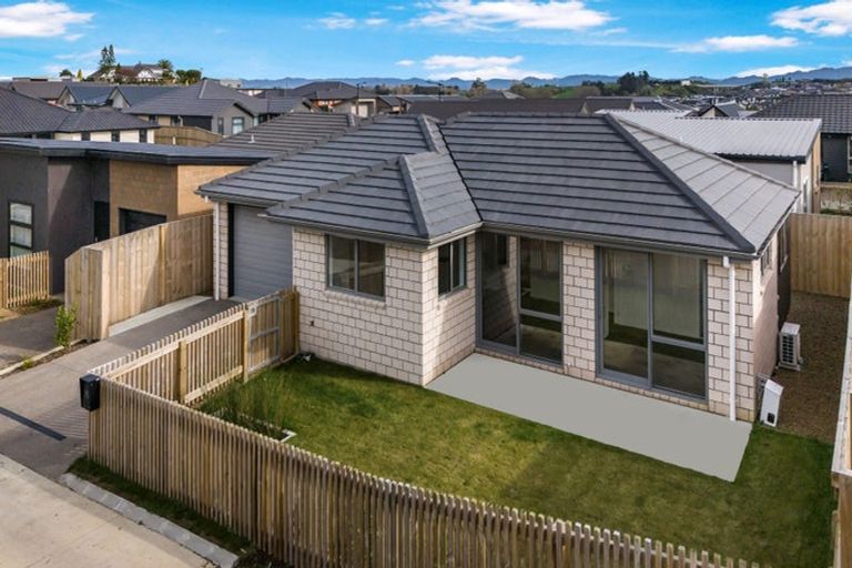 Photo of property in 75 Waruhia Crescent, Rototuna North, 3281