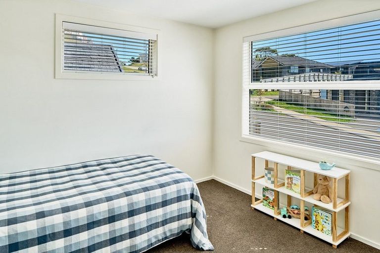 Photo of property in 10 Topsail Way, Whitby, Porirua, 5024