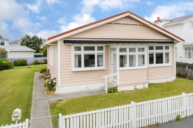 Photo of property in 16 Liverpool Street, Miramar, Wellington, 6022
