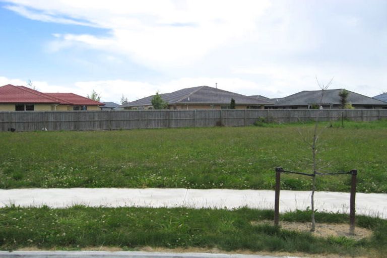 Photo of property in 18 Oratia Grove, Northwood, Christchurch, 8051