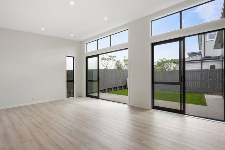 Photo of property in 10 Oyster Drive, Whenuapai, 0618