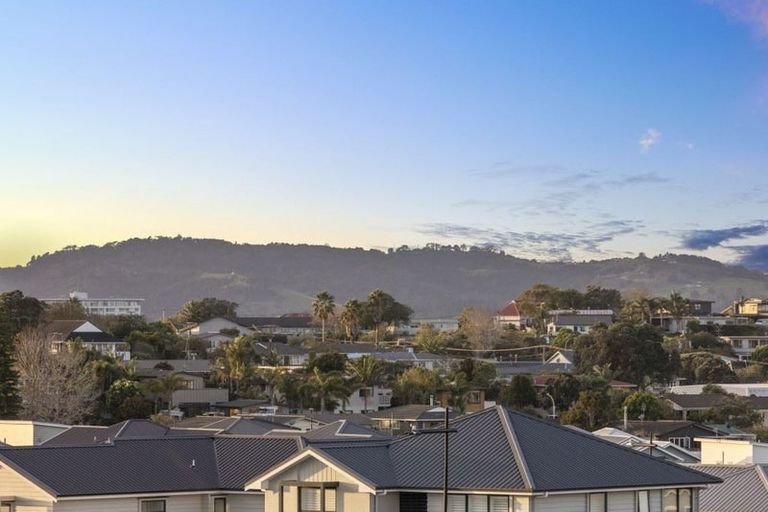 Photo of property in 22 Symes Drive, Red Beach, 0932