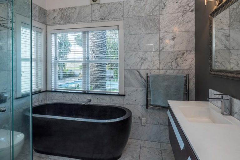 Photo of property in 36 Golf Road, Paraparaumu Beach, Paraparaumu, 5032