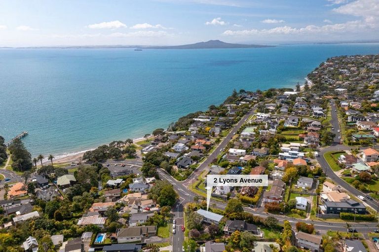 Photo of property in 2 Lyons Avenue, Murrays Bay, Auckland, 0630