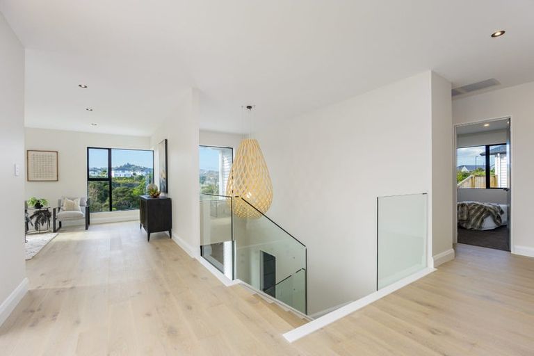 Photo of property in 128 Skulander Crescent, Orewa, 0931