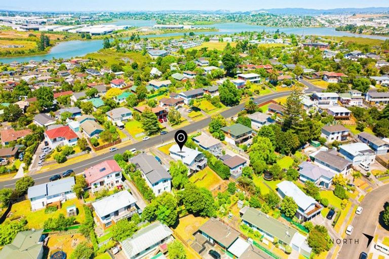 Photo of property in 33 Riverhills Avenue, Pakuranga Heights, Auckland, 2010