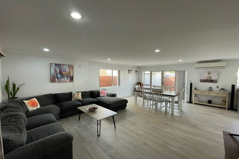 Photo of property in 15 Maypark Crescent, Flat Bush, Auckland, 2016
