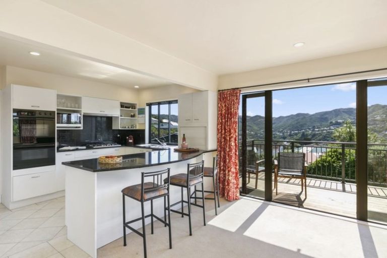 Photo of property in 7 Te Kainga Way, Khandallah, Wellington, 6035