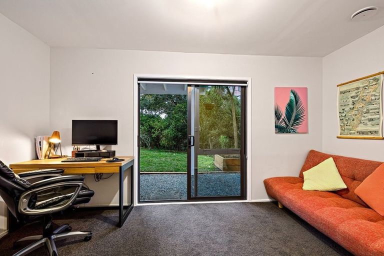 Photo of property in 22 Dawnhaven Drive, Te Atatu Peninsula, Auckland, 0610