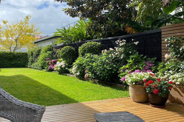 Photo of property in 1a Glen Road, Stanley Point, Auckland, 0624