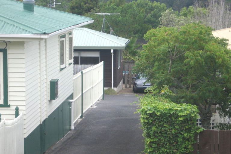 Photo of property in 1/36 Roberts Road, Glenfield, Auckland, 0629