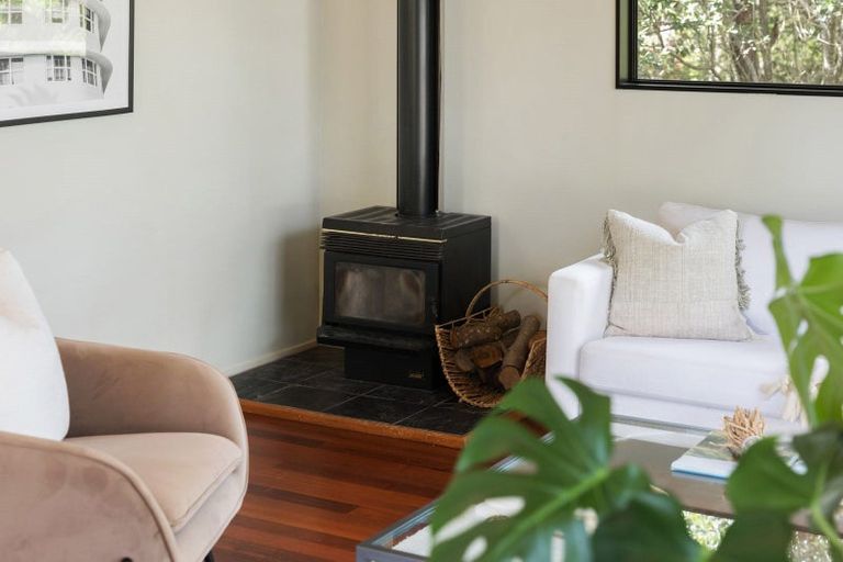 Photo of property in 53b Onedin Place, Titirangi, Auckland, 0604