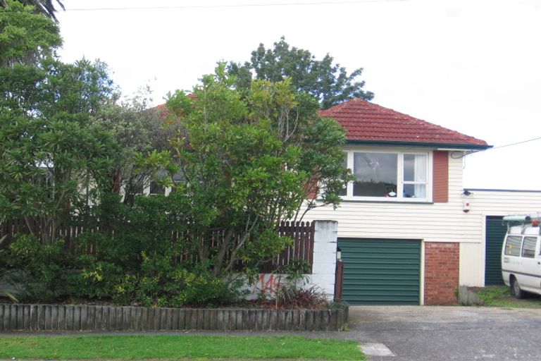 Photo of property in 2 Pleasant Road, Glen Eden, Auckland, 0602