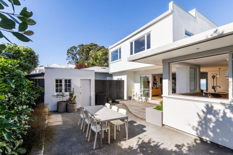 Photo of property in 9 Elizabeth Road, Bluff Hill, Napier, 4110