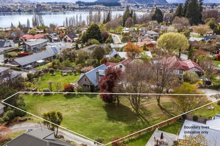 Photo of property in 18 Heuchan Lane, Wanaka, 9305