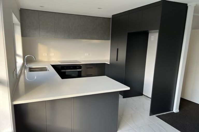 Photo of property in 53 Onewa Road, Northcote, Auckland, 0627