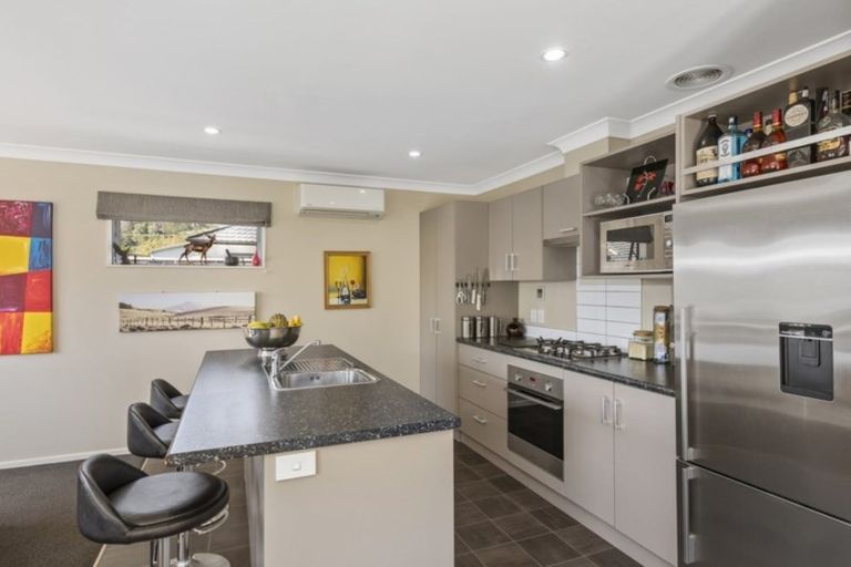 Photo of property in 10 Poppy Watts Grove, Stokes Valley, Lower Hutt, 5019