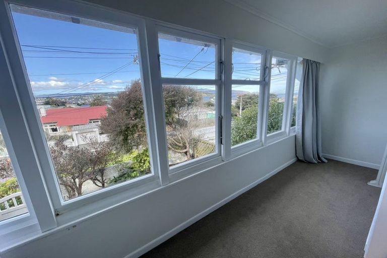 Photo of property in 190 Sutherland Road, Lyall Bay, Wellington, 6022