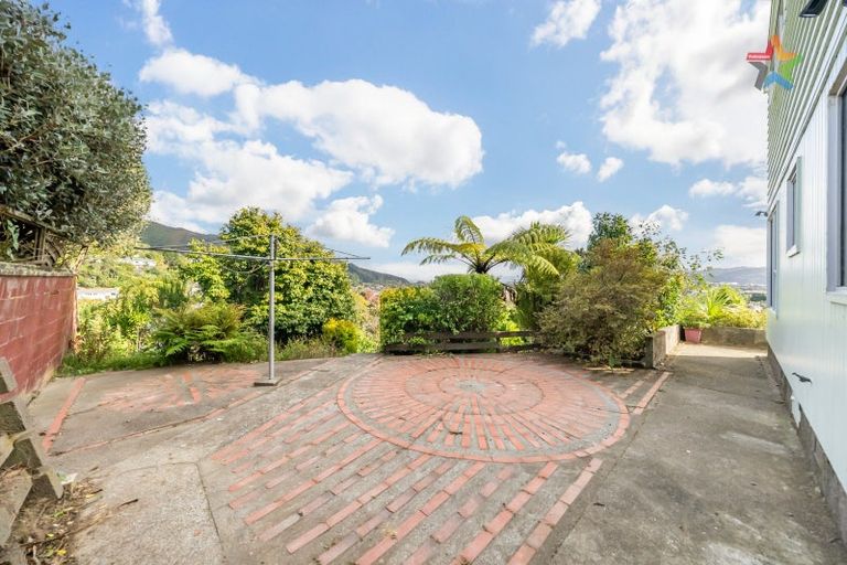 Photo of property in 10 Summit Road, Fairfield, Lower Hutt, 5011