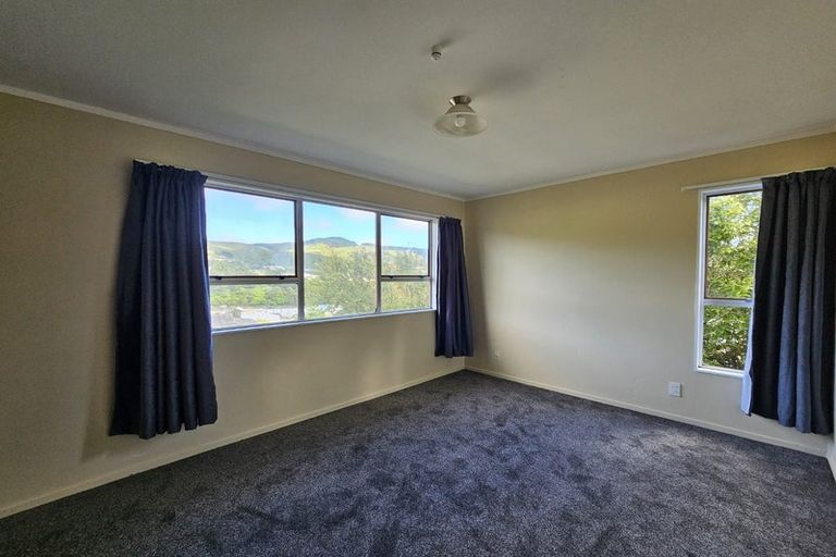 Photo of property in 84 Taylor Terrace, Tawa, Wellington, 5028