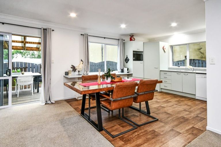 Photo of property in 30b Wellington Street, Pukekohe, 2120