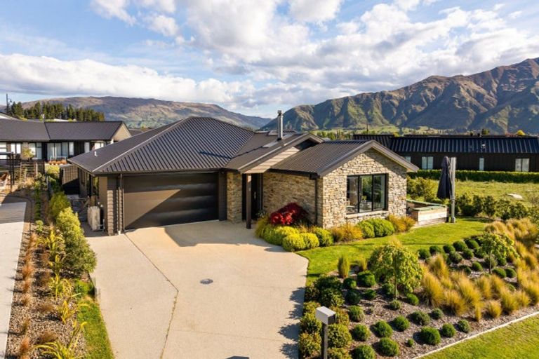 Photo of property in 12 Kereru Crescent, Wanaka, 9305