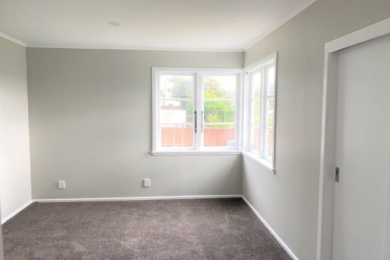 Photo of property in 94 Nicholson Road, Khandallah, Wellington, 6035