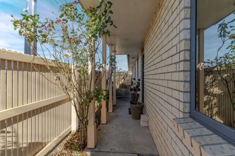 Photo of property in 2 Garrison Street, Carterton, 5713