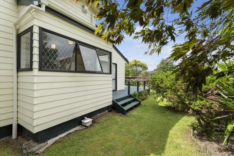 Photo of property in 68 Geraldine Crescent, Cloverlea, Palmerston North, 4412