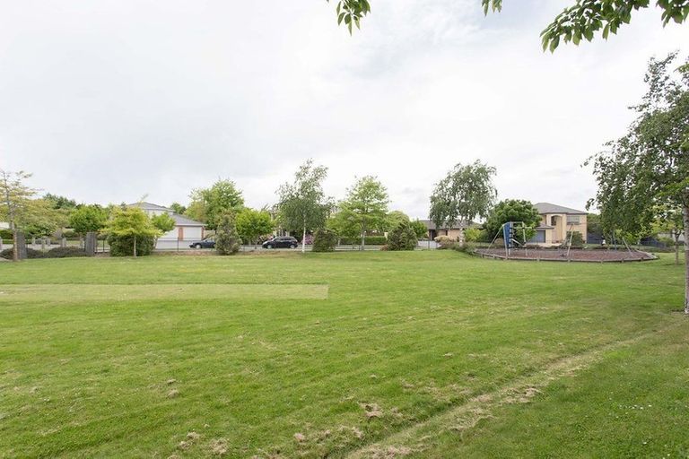 Photo of property in 11 Parkside Crescent, Northwood, Christchurch, 8051