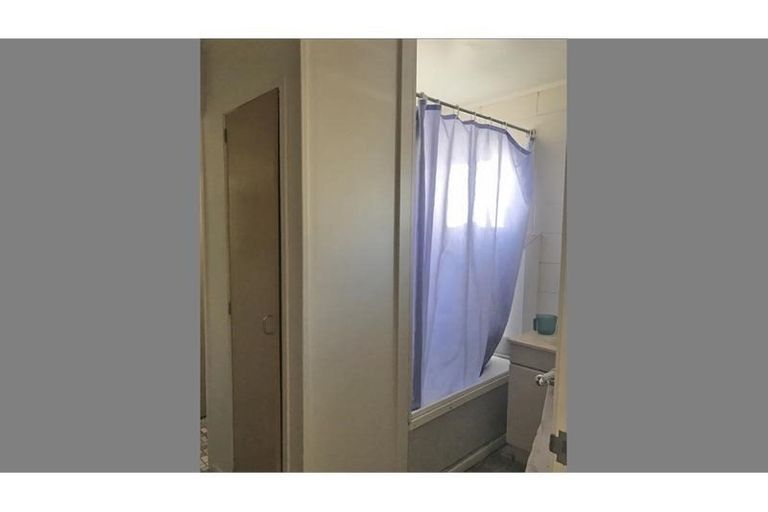 Photo of property in 38 Makora Road, Massey, Auckland, 0614