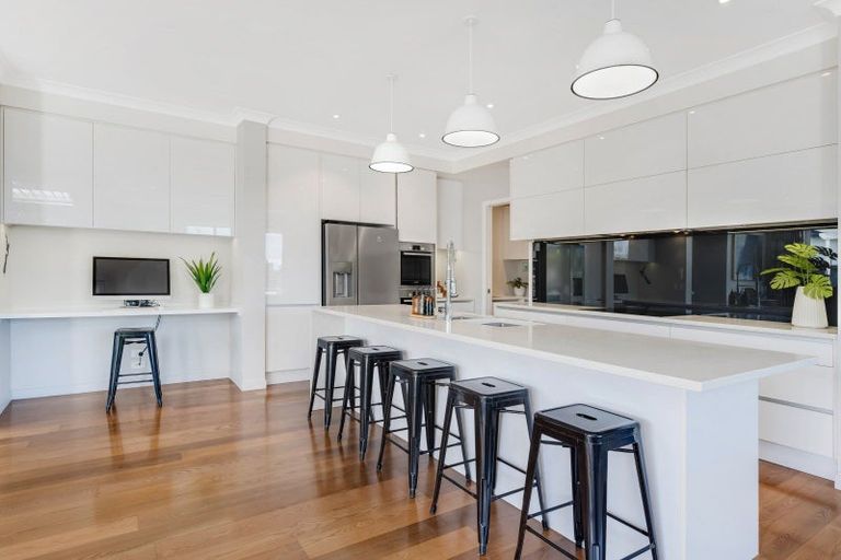 Photo of property in 8 Verley Rise, East Tamaki Heights, Auckland, 2016