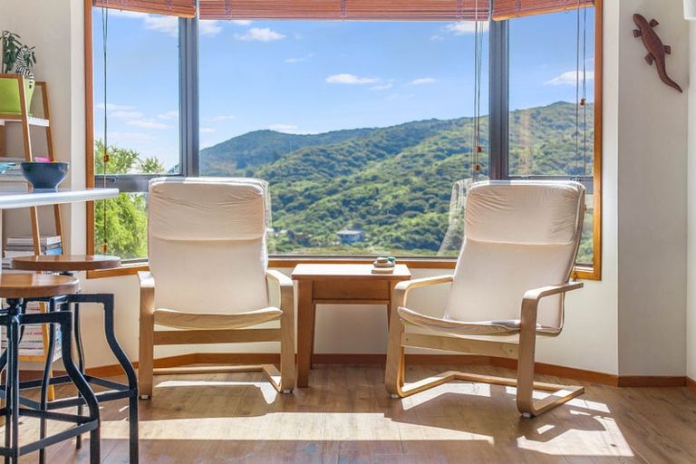 Photo of property in 104 Airlie Road, Plimmerton, Porirua, 5026